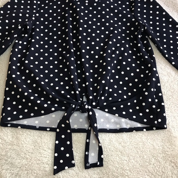 GREEN ENVELOPE polka dot top 3/4 sleeve with tie - Picture 2 of 7
